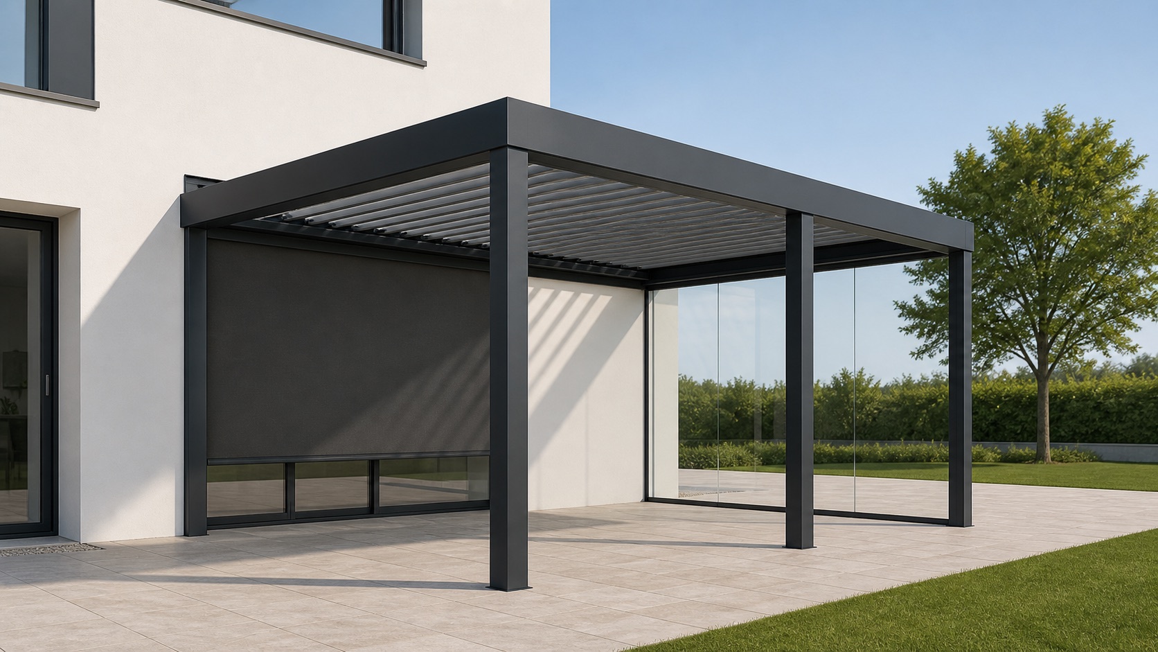Wall-mounted anthracite bioclimatic pergola with rotating louvers, an integrated zip screen and frameless sliding glass in a precise 3D configurator environment